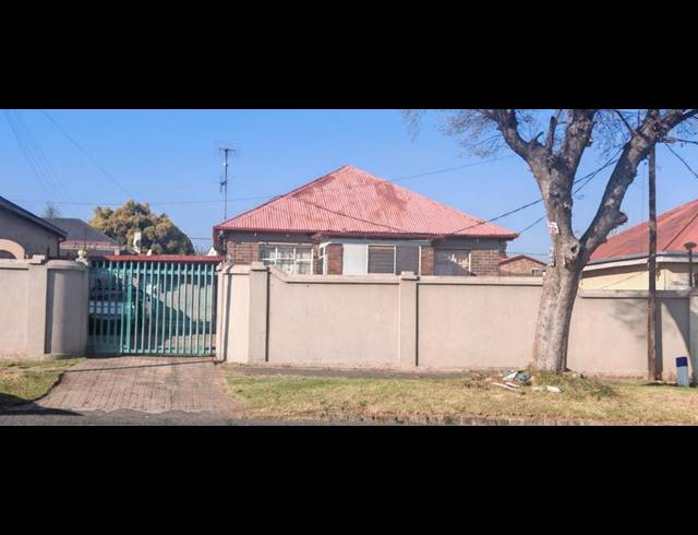 7 BEDROOM HOUSE FOR SALE IN FOREST HILL